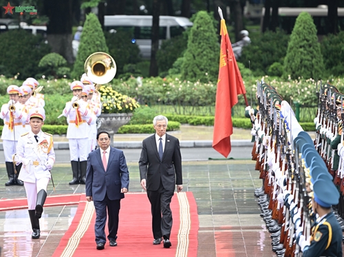 Thủ tướng Phạm Minh Chính chủ trì lễ đón Thủ tướng Singapore thăm chính thức Việt Nam